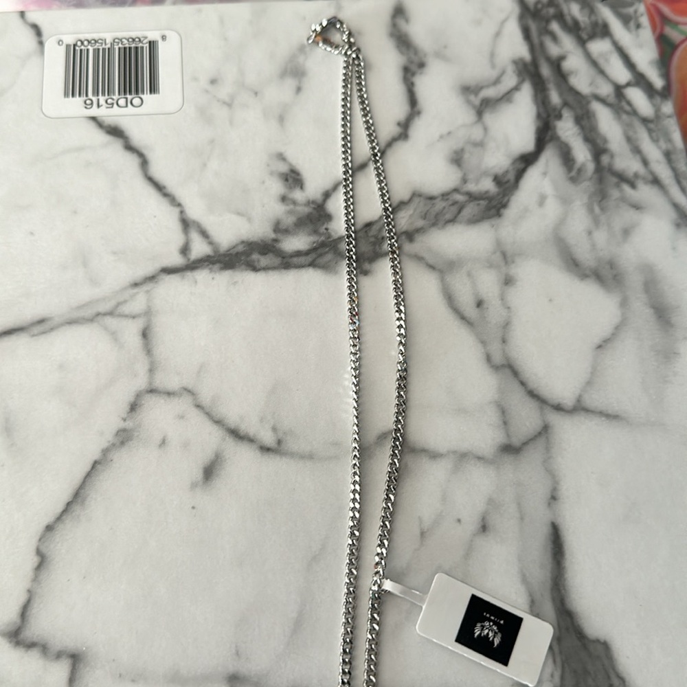 Silver chain 18 inch with pendant - Picture 2 of 4